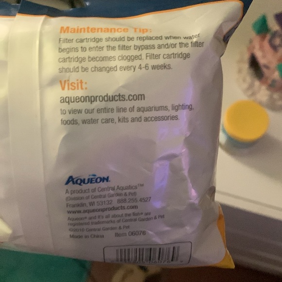 Beta fish Mini tank bundle, filters, food, decorations, mini tank - Picture 11 of 13